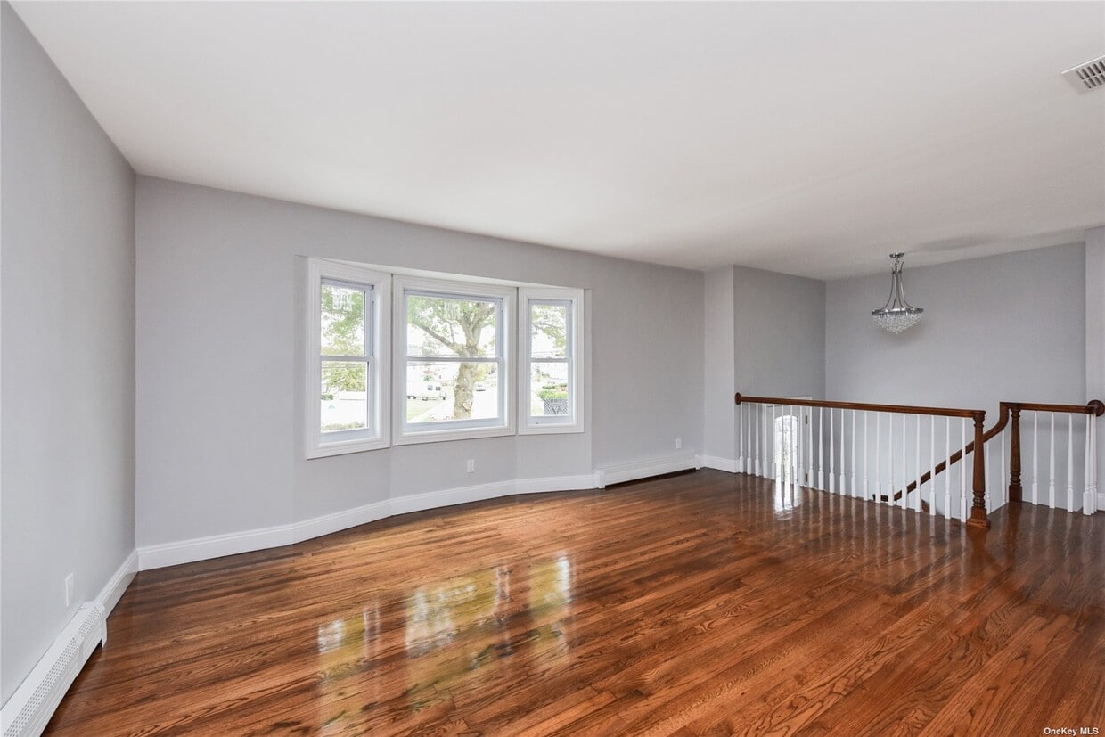 2348 Beverly Rd Unit 1, Wantagh, NY 11793 Apartments in Wantagh, NY