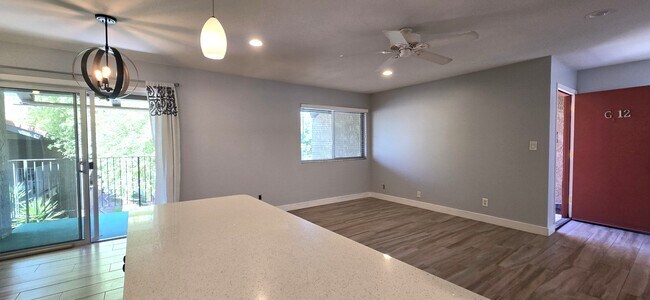 Building Photo - 5525 E Thomas Rd