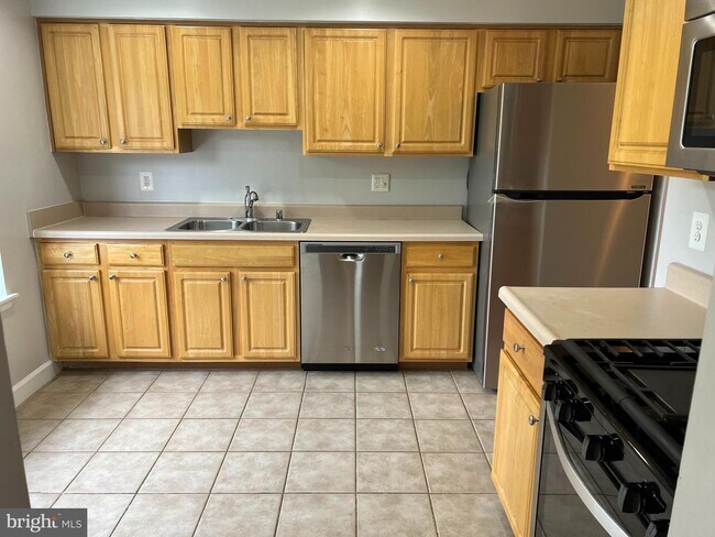 Building Photo - 4037 Chesterwood Dr