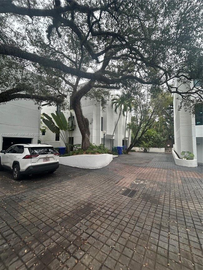 Foto del edificio - 2950 Jackson Ave