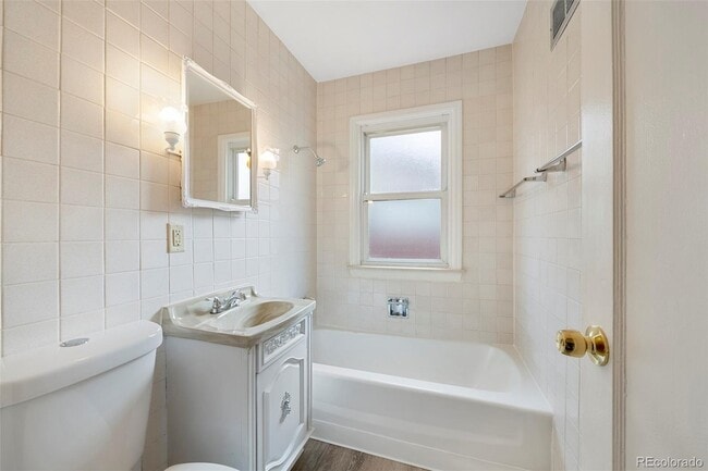 bathroom - 1994 Macon St