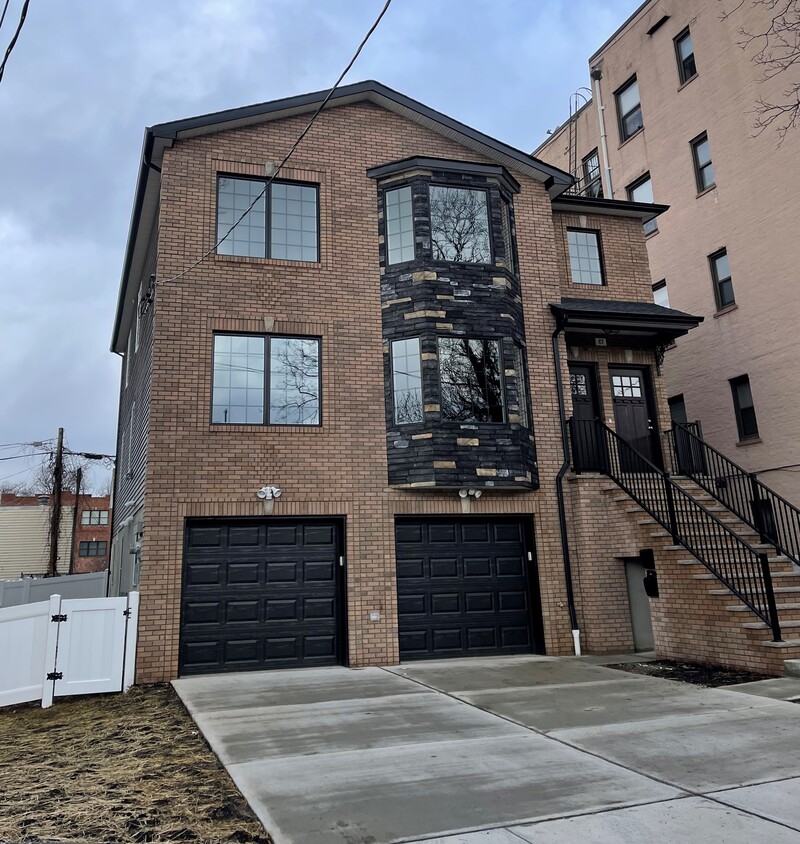 Front - 87 Beech St