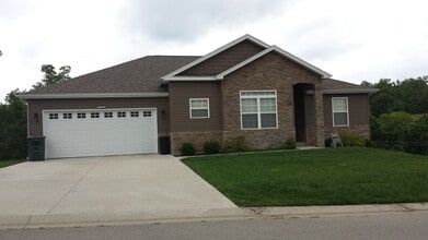Building Photo - 106 Sycamore Dr