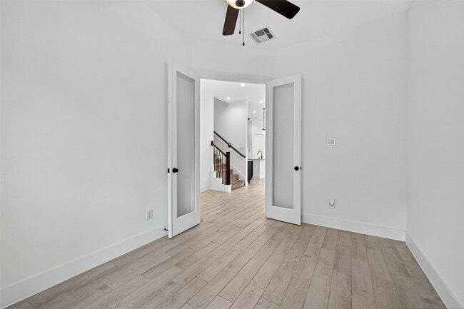 Building Photo - 10727 River Walk Dr