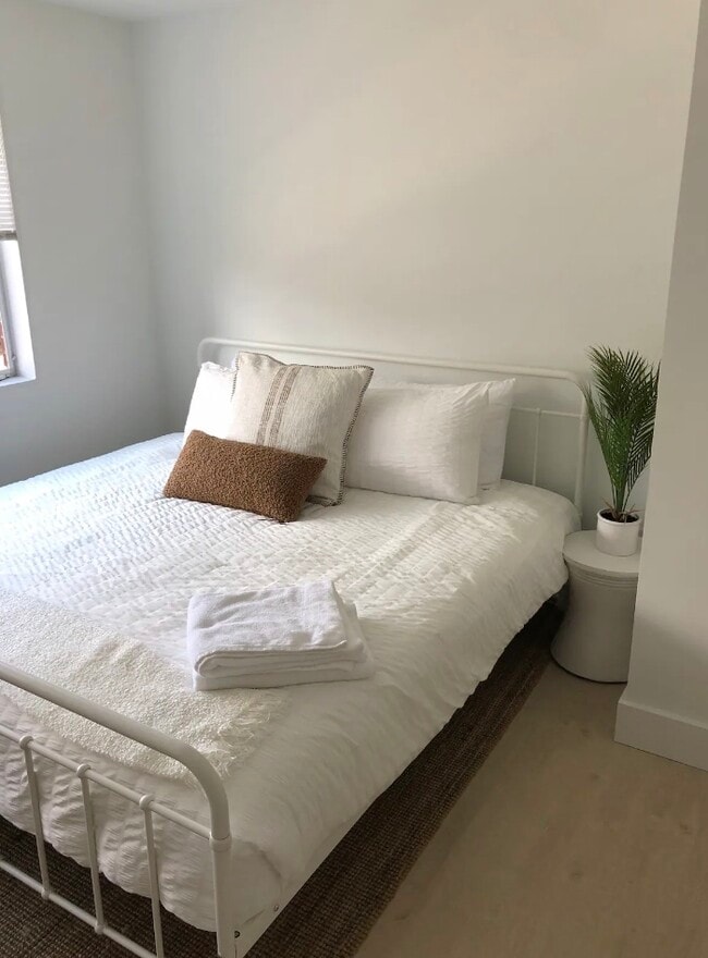 Building Photo - 4206 Washington Blvd