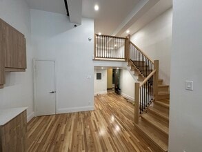 Building Photo - 120 rue Rachel
