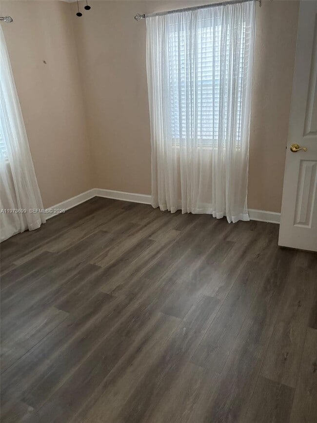 Foto del edificio - 127 Lakeview Ave