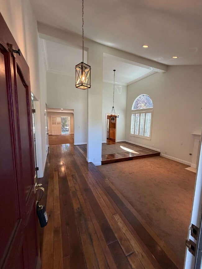 Building Photo - "Charming 4-Bed Oasis with Granite Touches with Tennis and Poolside Bliss steps away in Danville!"