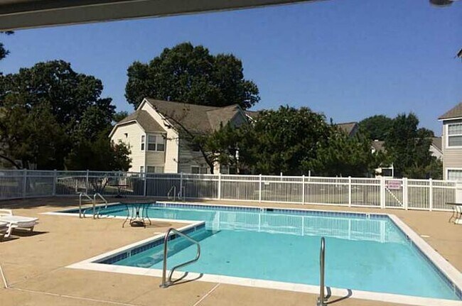 Building Photo - 860 Whistling Swan Dr