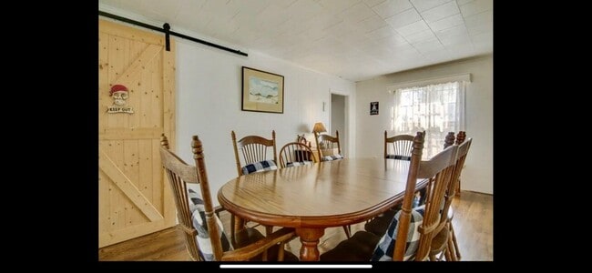 Building Photo - 6346 Cropper St