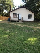 Building Photo - 112 Sycamore St