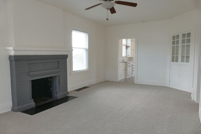 Building Photo - 3 Bedroom, 2 Bathroom Ballard Home with Ne...