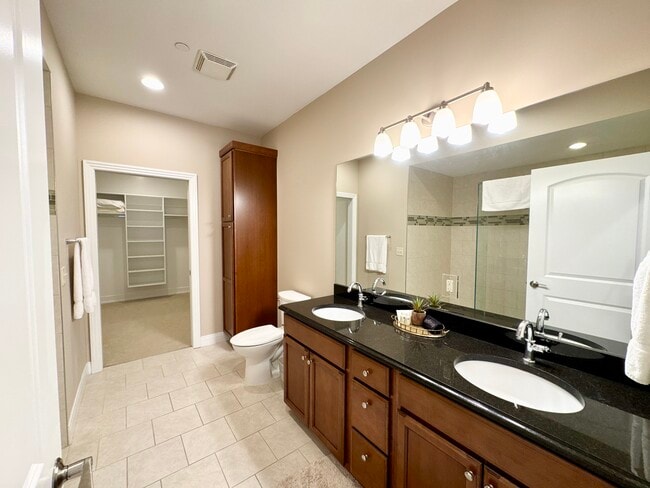 Plaza 213 furnished or unfurnished - Peregrine Plaza