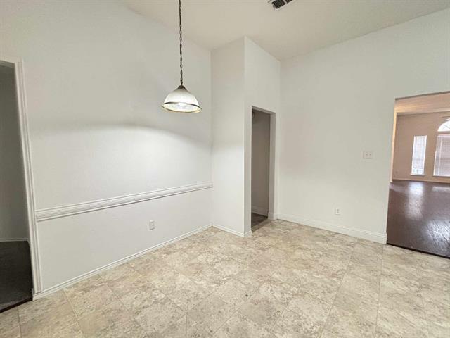 Building Photo - 830 W Colony Dr