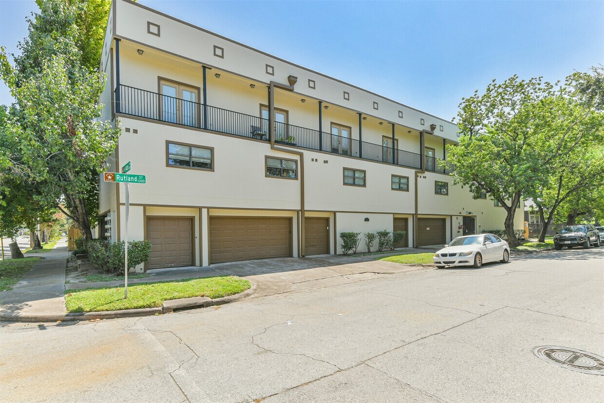 Foto principal - 1342 Rutland St