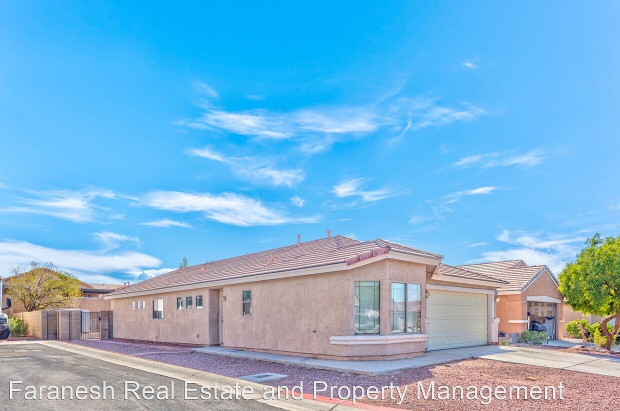 4 br, 2 bath House 6569 Coldwater Bay