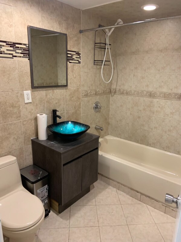 Foto del edificio - 74 Mills Ave