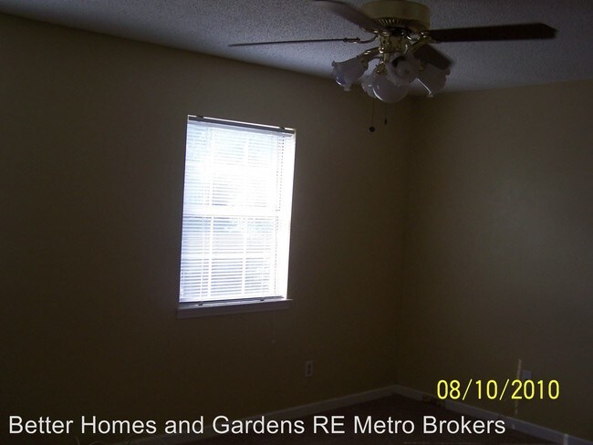 Building Photo - 2 br, 2.5 bath Apartment - 5039 Bell Drive
