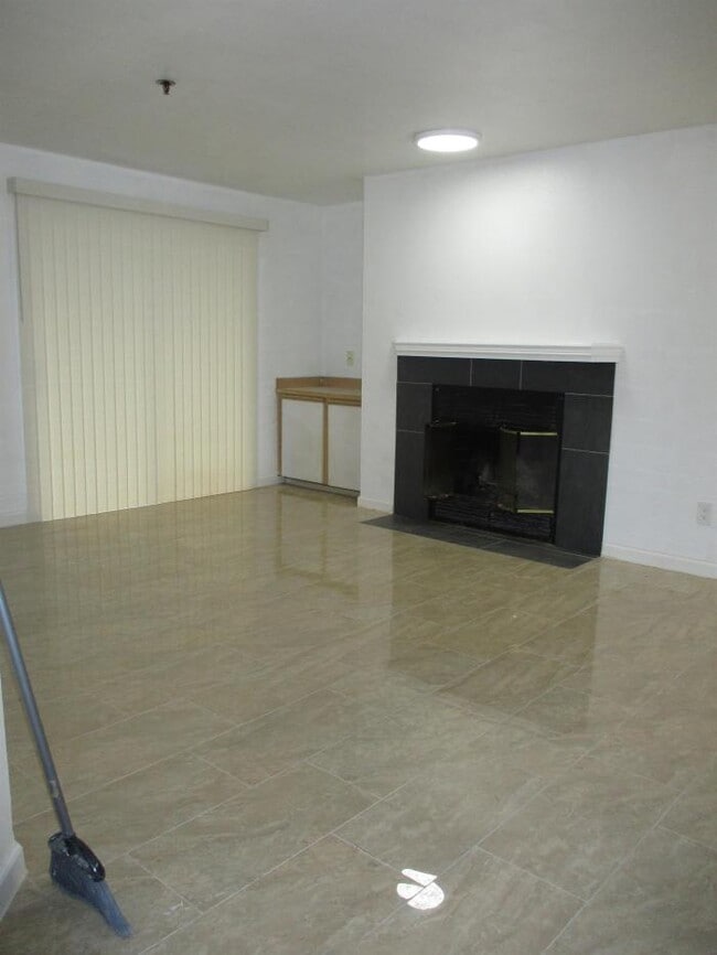 Building Photo - 3 bedroom in Everett WA 98204