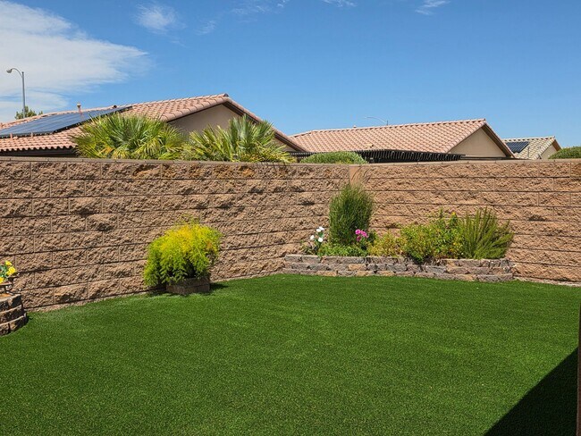 Foto del edificio - 3740 Rocklin Peak Ave