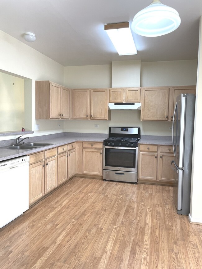 Building Photo - 595 S PARKSIDE Dr