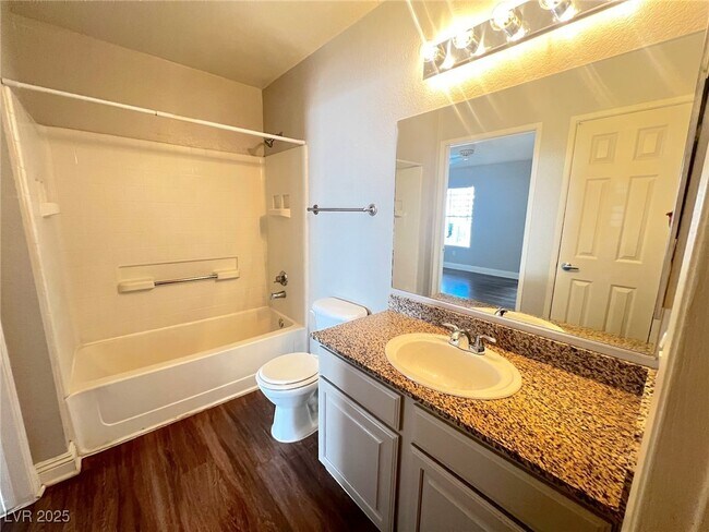 Foto del edificio - 6800 E Lake Mead Blvd