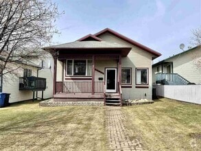Building Photo - 9628-9698 98 St