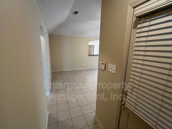 Building Photo - 10092 Cross Valley Dr