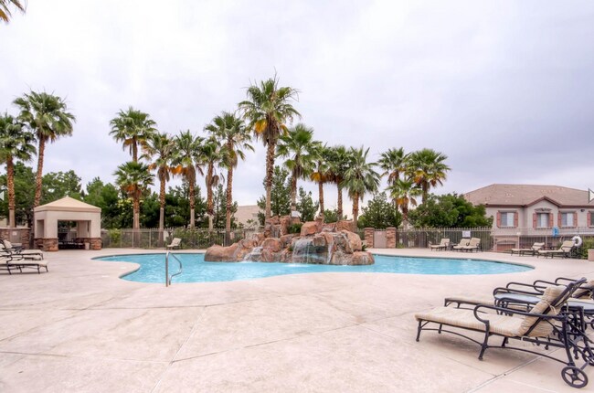 Foto del edificio - First-Floor 3BR/2BA Gated Condo with Resor...