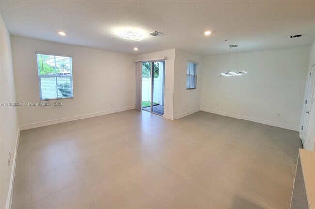 Building Photo - 263 SW 169th Ln