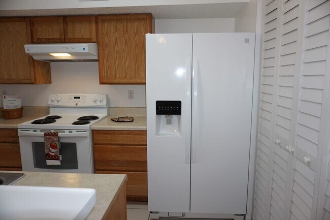 Foto del edificio - 2 Bedroom, 2 full bath Townhouse Near NAS Jax