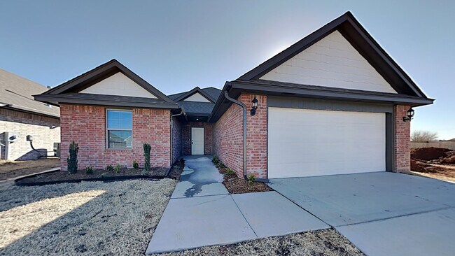 Building Photo - Spacious 4 Bedroom 2 Bathroom Home in Pied...