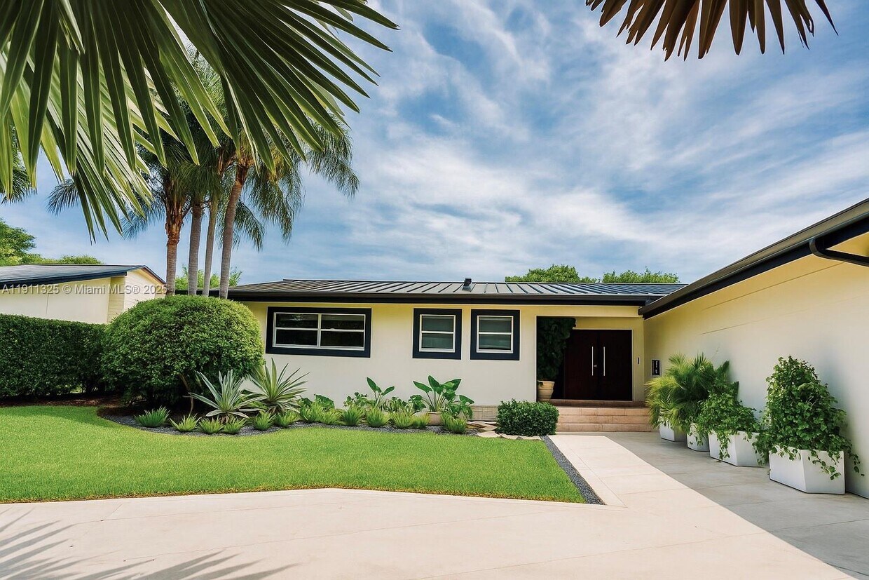 Foto principal - 247 Shore Dr S