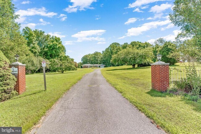 Foto del edificio - 2535 Solomons Island Rd