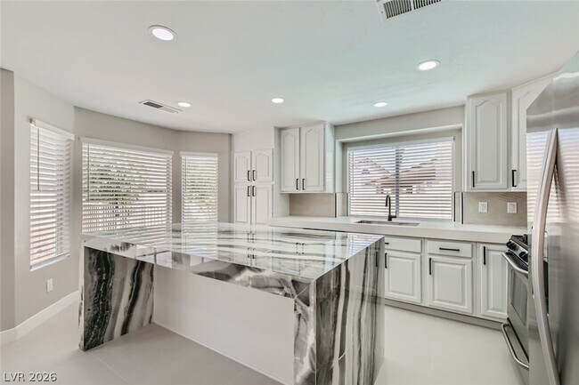 Building Photo - 7836 Calico Flower Ave