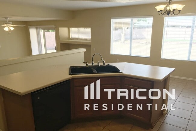 Foto del edificio - 9556 W Hatcher Rd