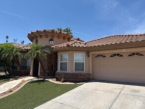 Building Photo - 522 N Acacia Dr