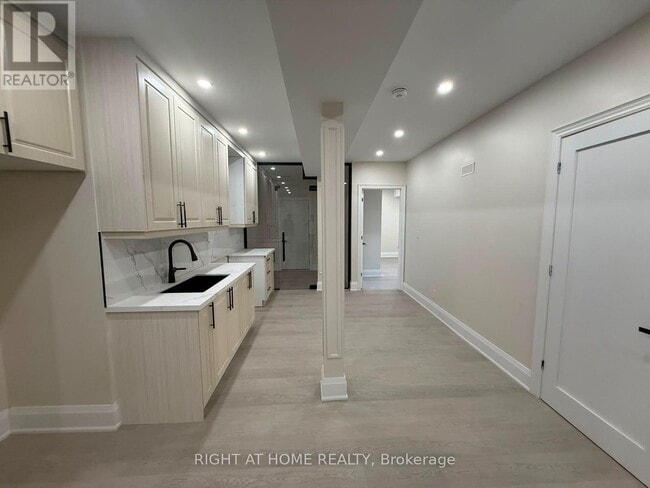 Building Photo - 2 Chesney Cres