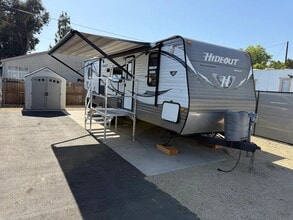 Building Photo - 34 Grube St