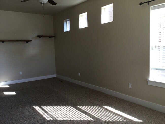 Building Photo - Boise, 3Bd/2.5Bth/2Car, 1743Sqft, Greenbriar Commons Subdivision