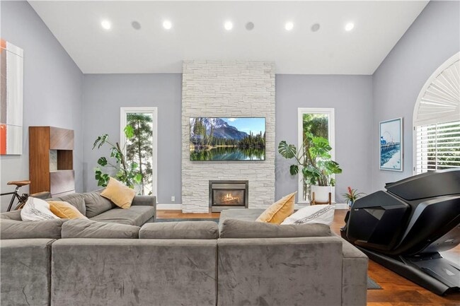 Building Photo - 129 N Crescent Heights Blvd