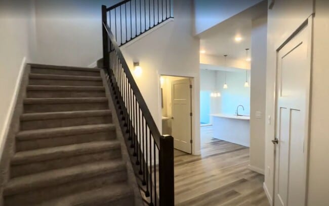 Foto del edificio - Westside End Unit Luxury Townhome in Mountain Shadows