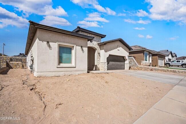 Building Photo - 869 Eastwell Dr