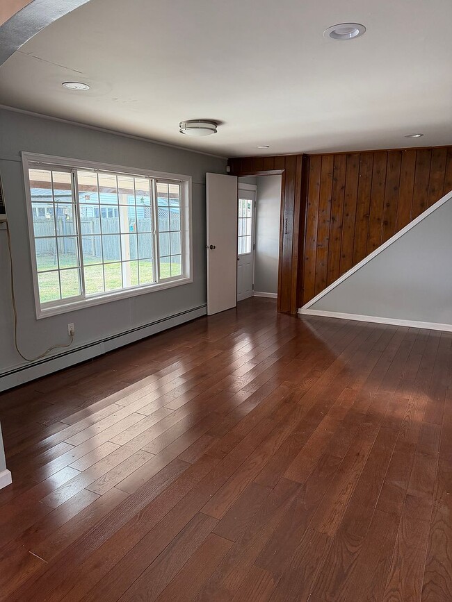 Photo - 168 Horn Ln House