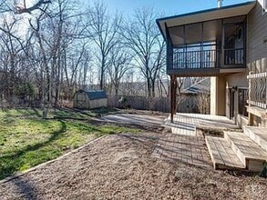 Building Photo - 522 E McArthur Dr