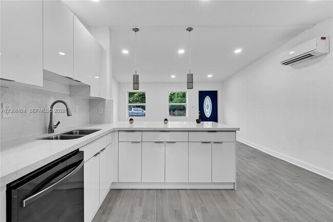 Foto del edificio - 1175 NW 133rd St