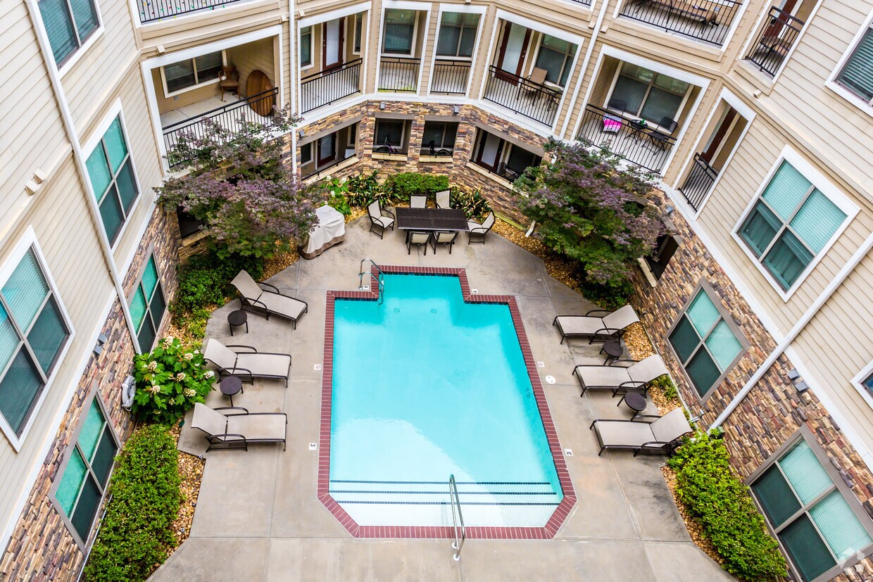 Apartment In Residences At Riverdale