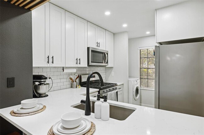 Foto del edificio - 11404 Walnut Ridge Dr