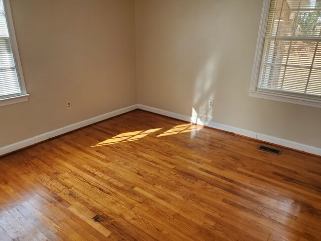 Foto del edificio - 220 Fairway Dr