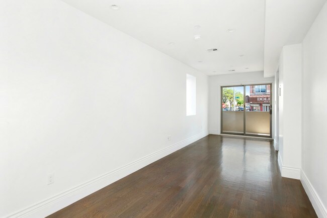 Building Photo - 225 Avenue M